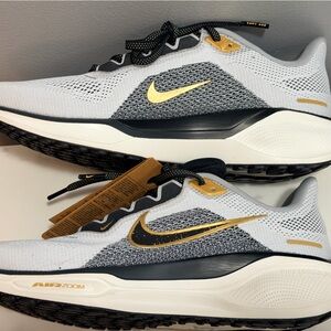 Nike men’s Peggaus 41 Air Zoom Size 8 White Black and gold  NEW